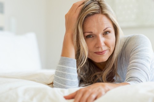 Pierwsze objawy menopauzy - w jakim wieku się zaczyna i jak ją rozpoznać?